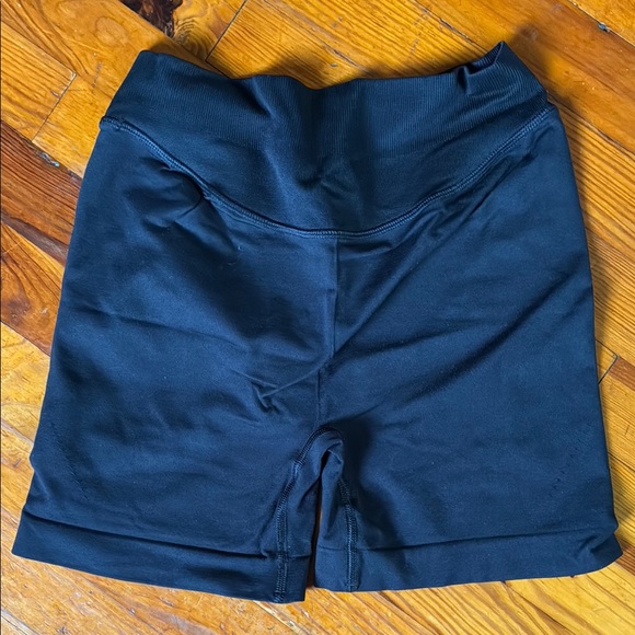 Black seamless Gymshark Shorts - Picture 2 of 3